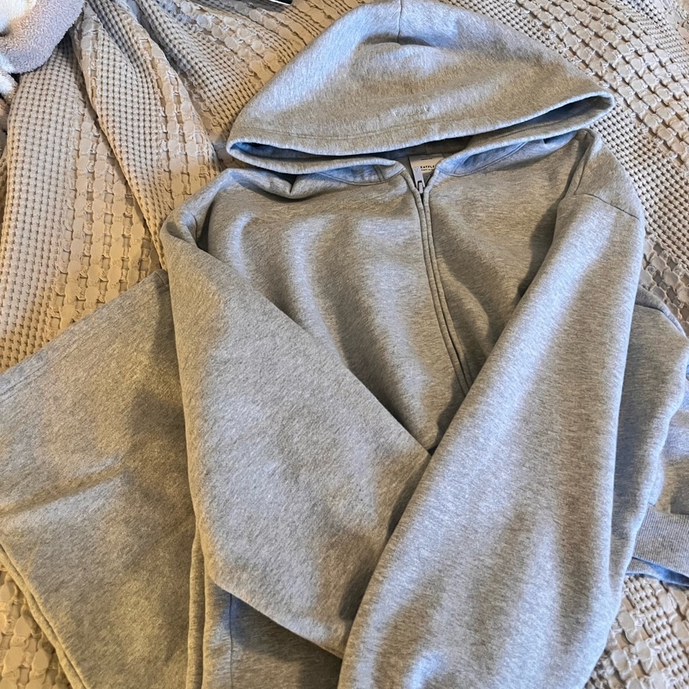 ARITZIA GREY SWEATSET